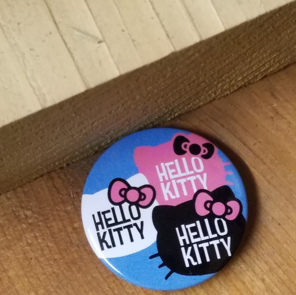 Hello Kitty Pin